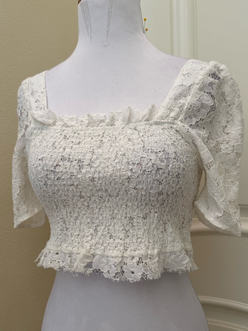 New - Papaya creamy white stretch lace crop top